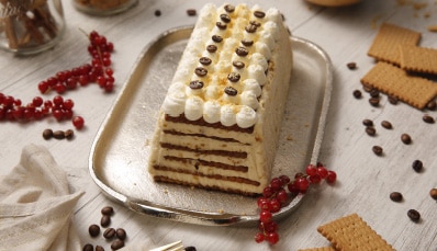 Tarta de galletas con leche condensada, turrón y café