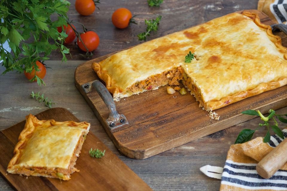 Empanada de verduras y atún