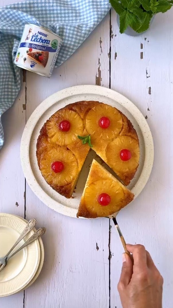 Pastel de piña invertida en freidora de aire