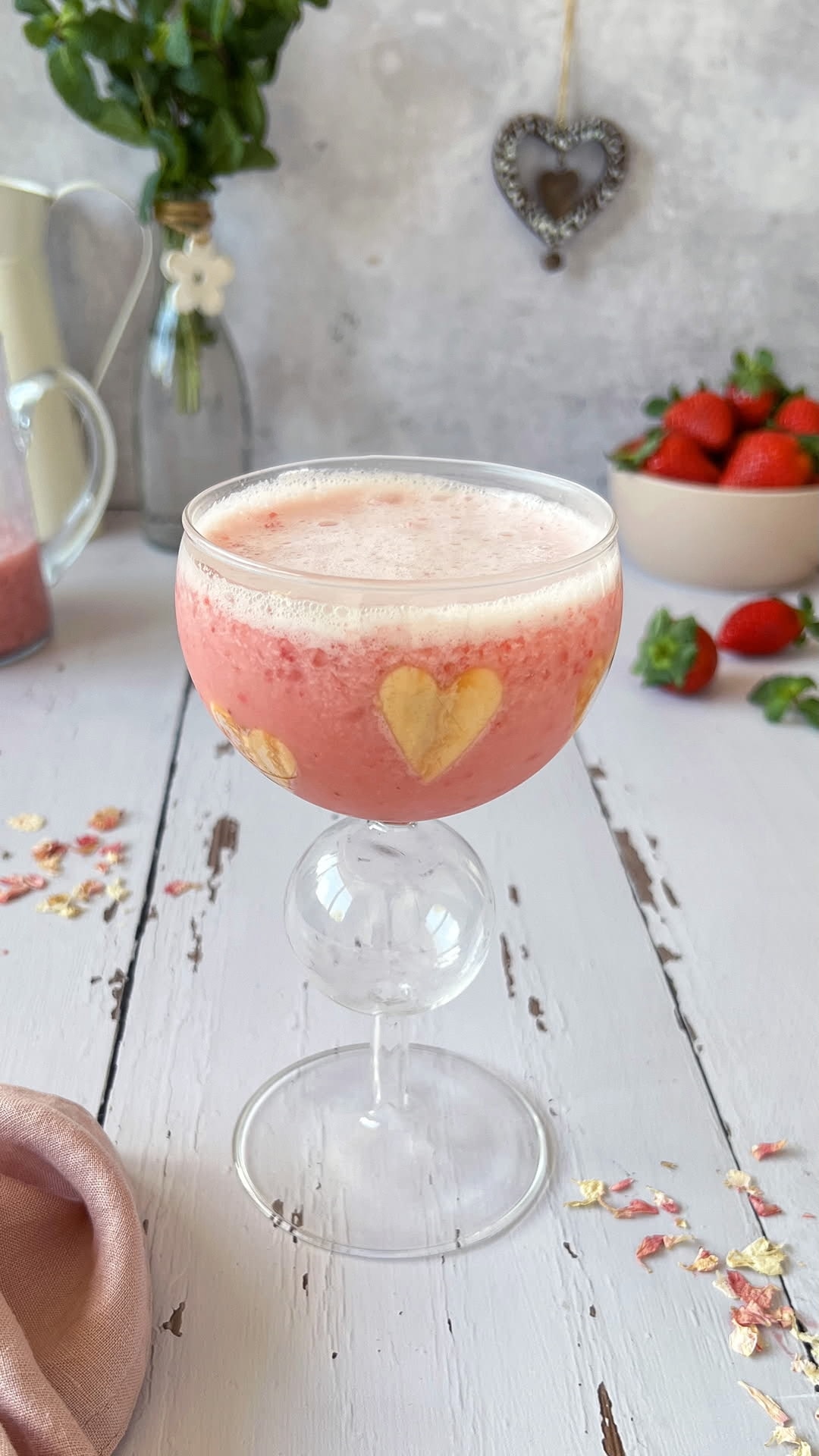 Cocktail de cava, fresas y leche condensada